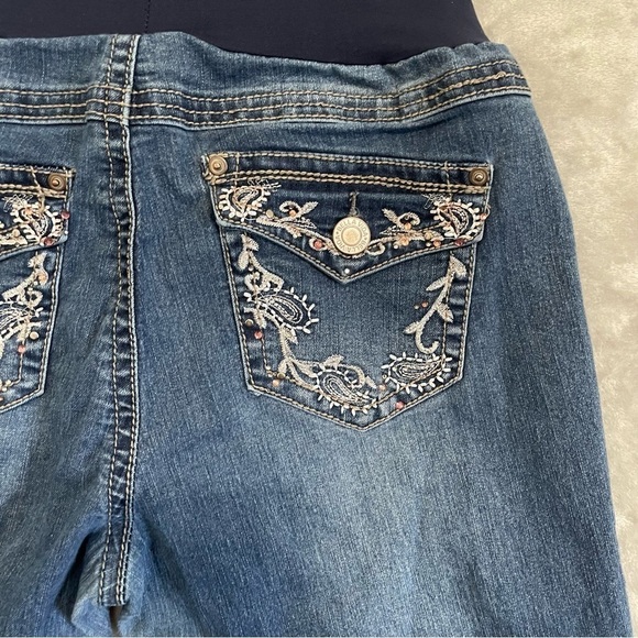 Bella Vida Maternity Embroidered Pockets and Rhinestones Capri Jeans Size XL - Picture 2 of 10